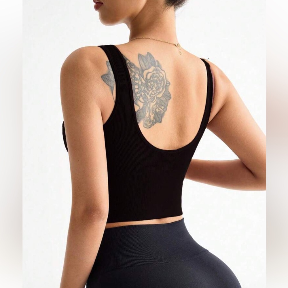 Stylish Ribbed V-Neck Crop Tops - Picture 3 of 3